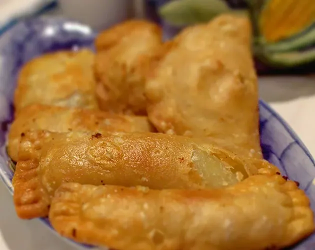 Samboussek à la viande et au fromage