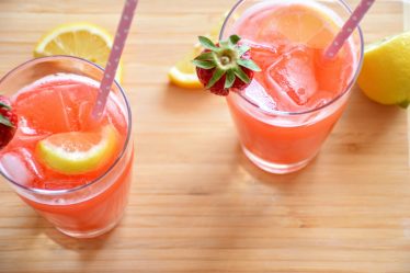Jus de fraise pomme et citron crédit photo: @unsplash Boba Jaglicic