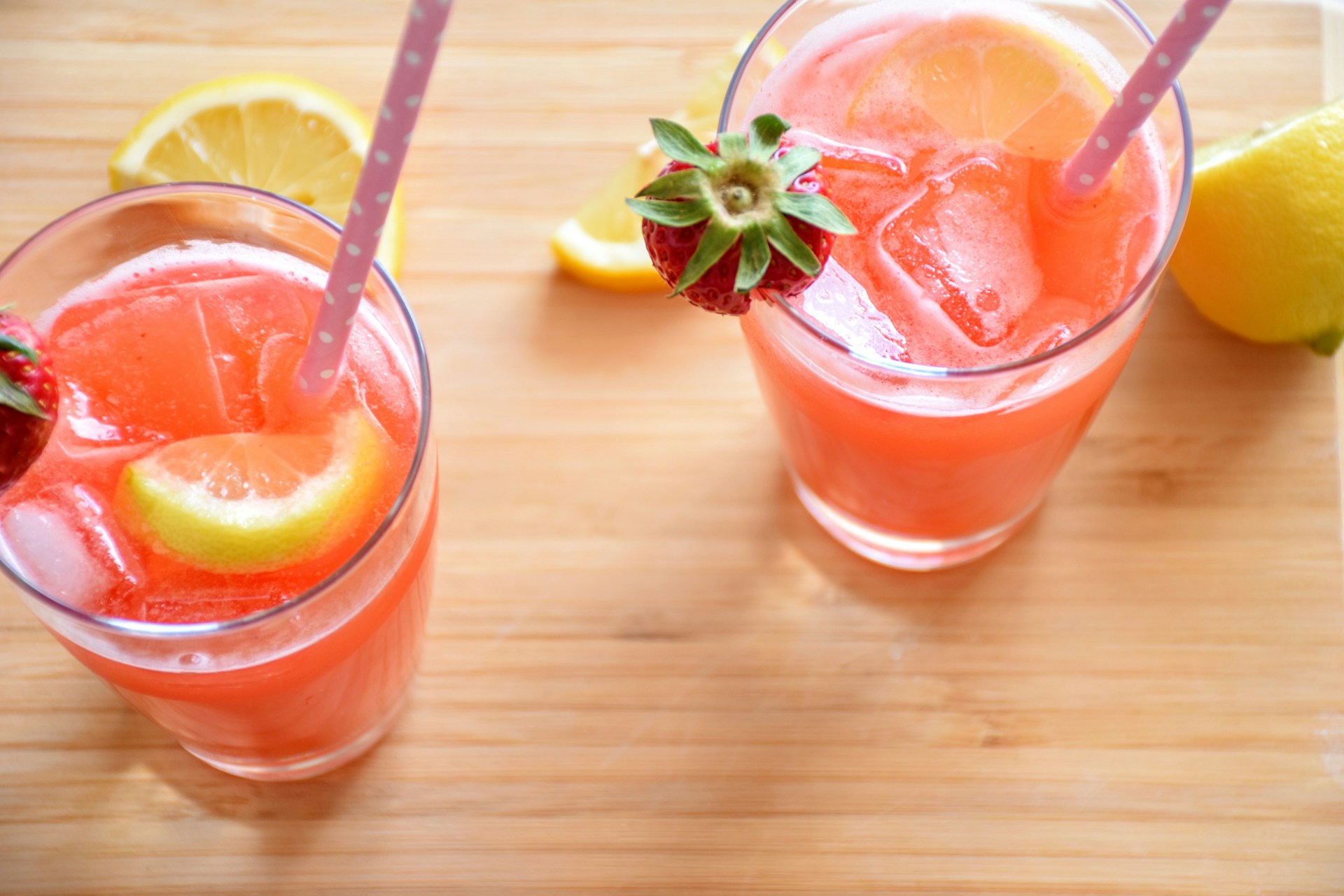 Jus de fraise pomme et citron crédit photo: @unsplash Boba Jaglicic