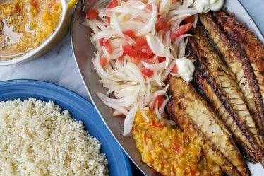 Poisson fumé avec de l'attiéké Crédit photo: @Ivorian food