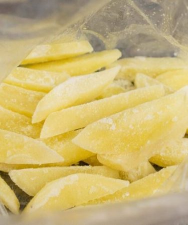 Pommes de terre découpées dans un sac de congélation crédit photo: @pinterest